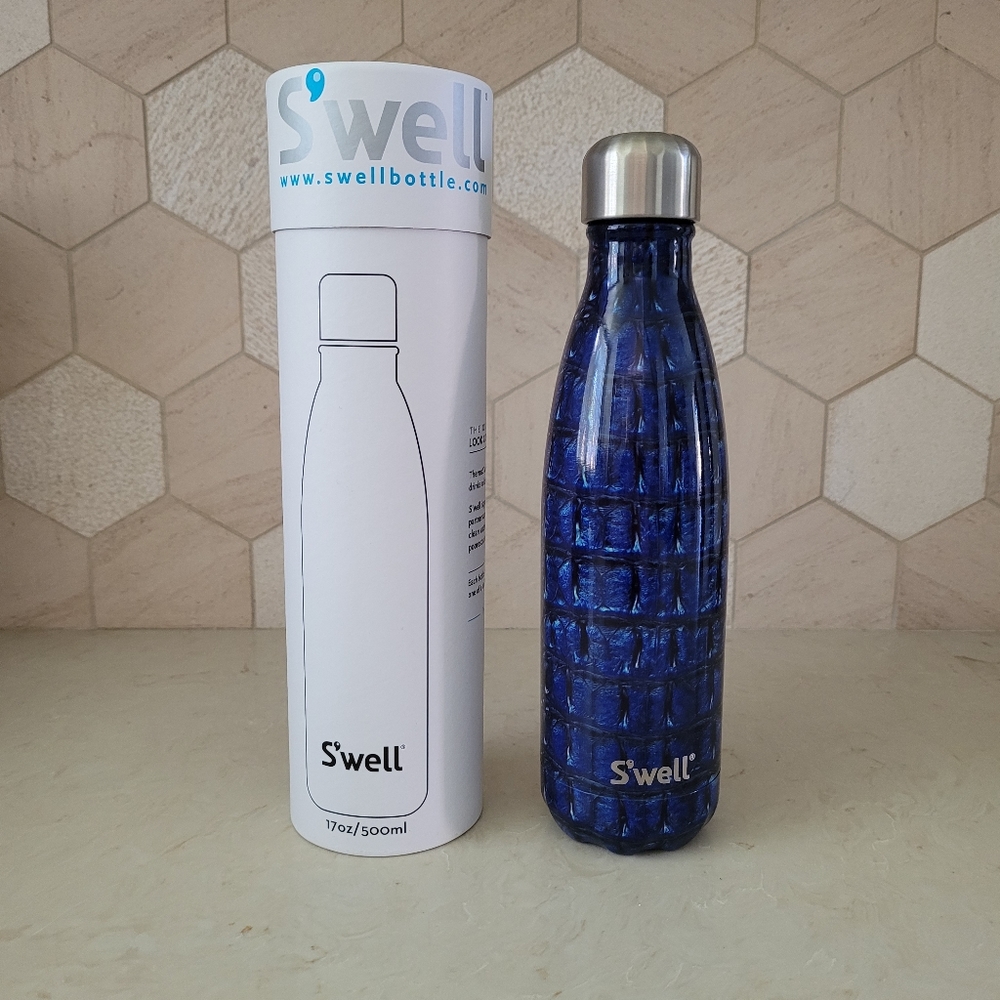 SWELL EXOTIC COLLECTION NAVY ALLIGATOR WATER BOTTLE - NEW